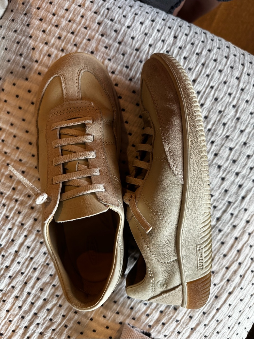 Keen size 9 Women’s Leather Sneakers in Beige